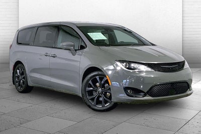 2020 Chrysler Pacifica Touring