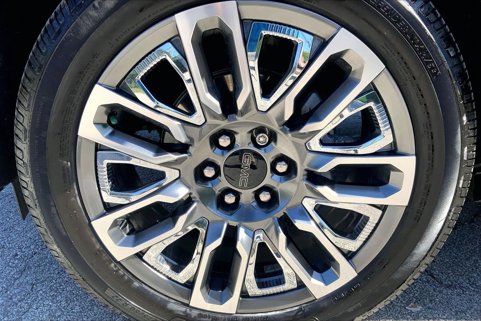 2023 GMC Yukon Denali Ultimate