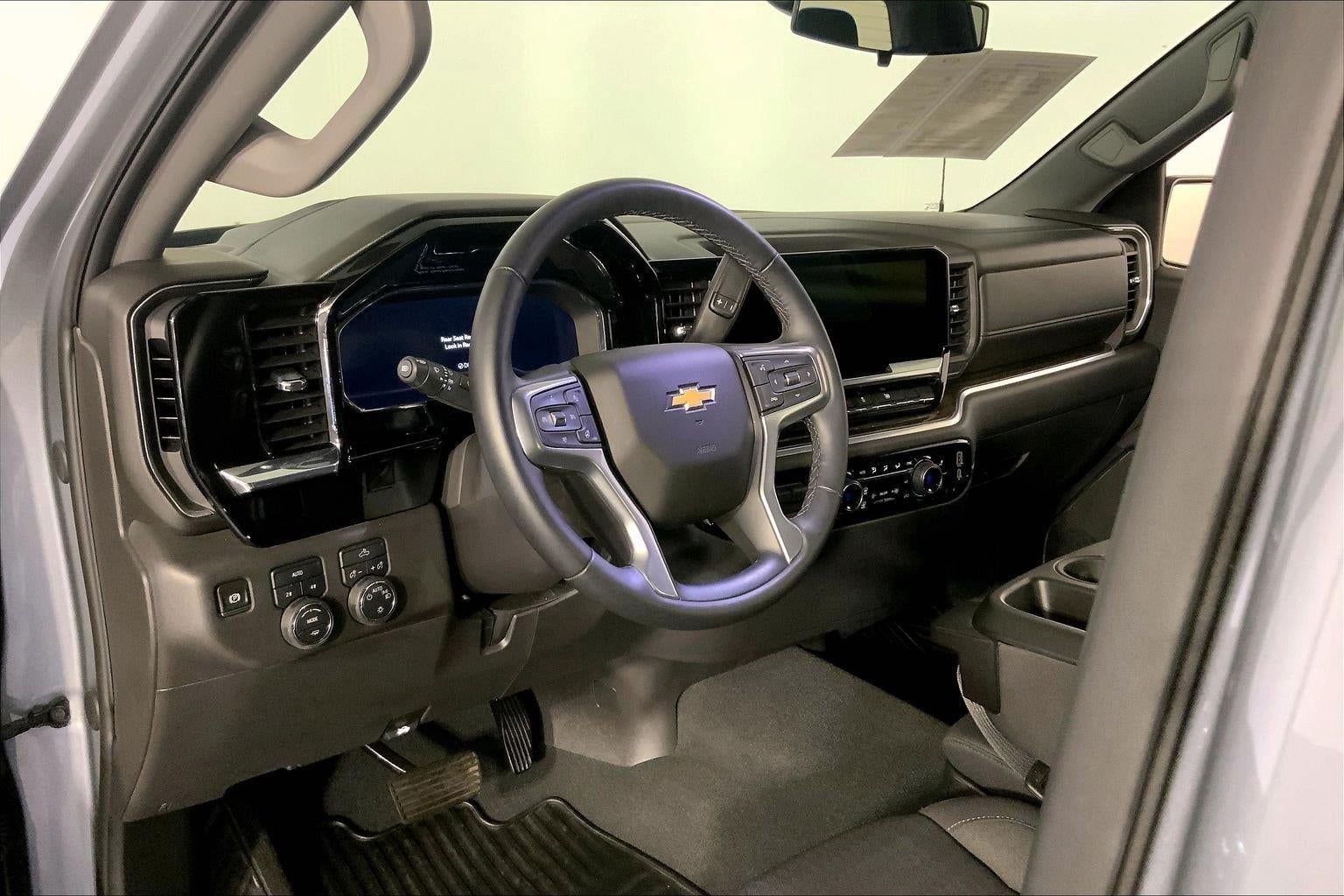 2025 Chevrolet Silverado 1500 LT (2FL)