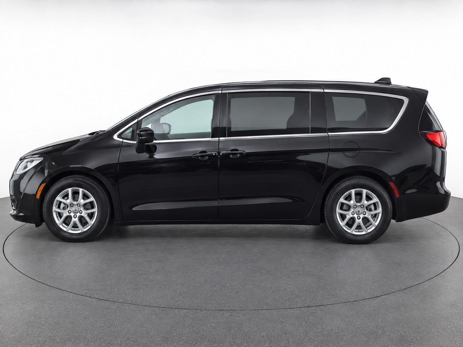 2024 Chrysler Voyager LX