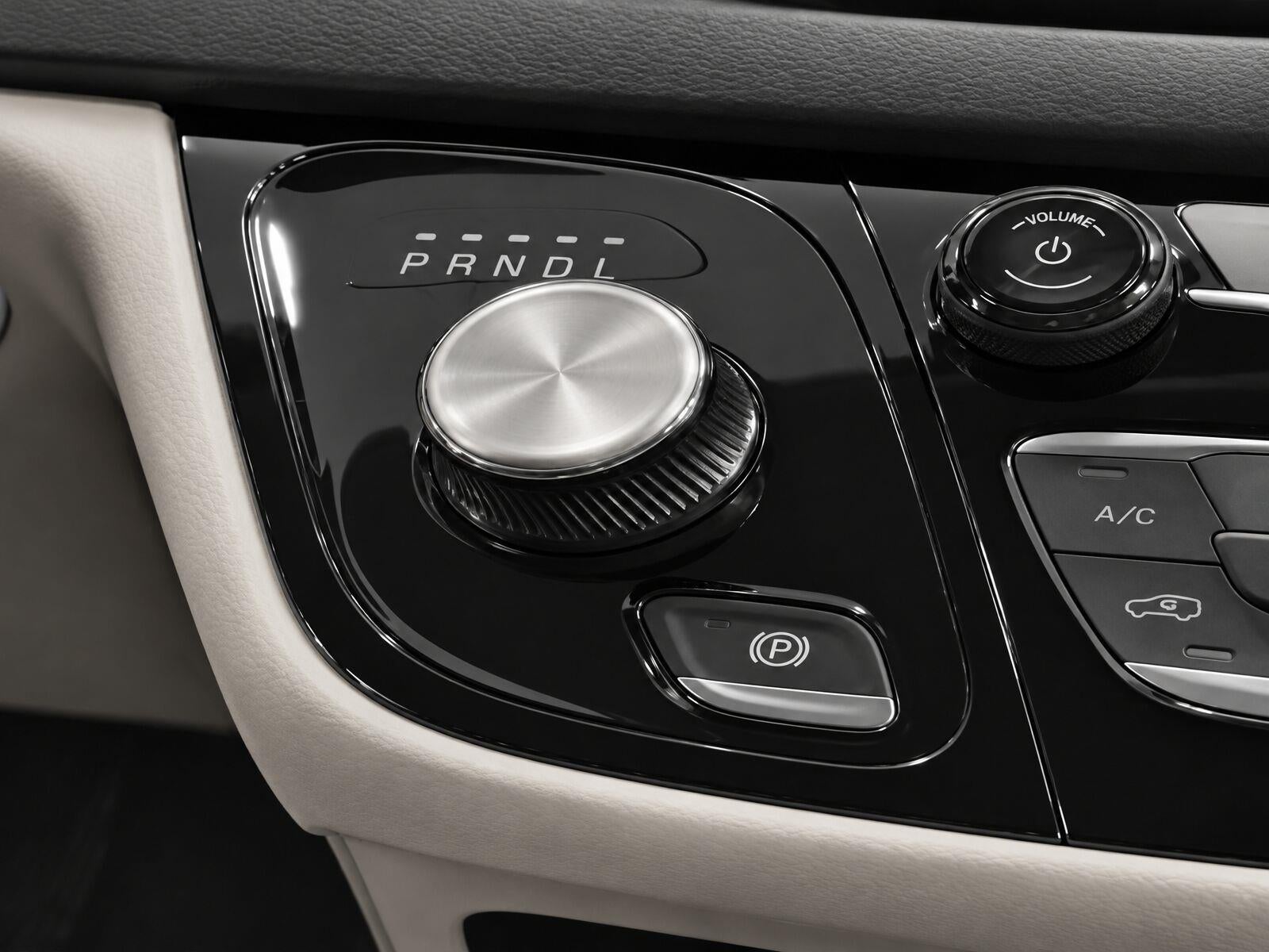 2024 Chrysler Voyager LX