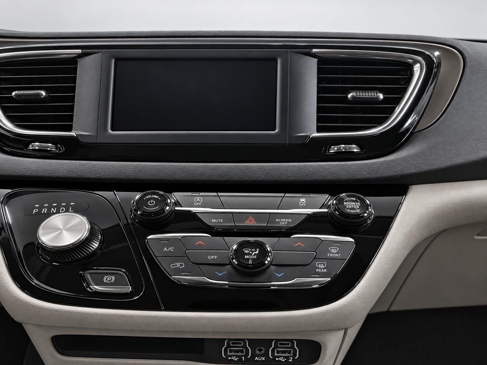 2024 Chrysler Voyager LX