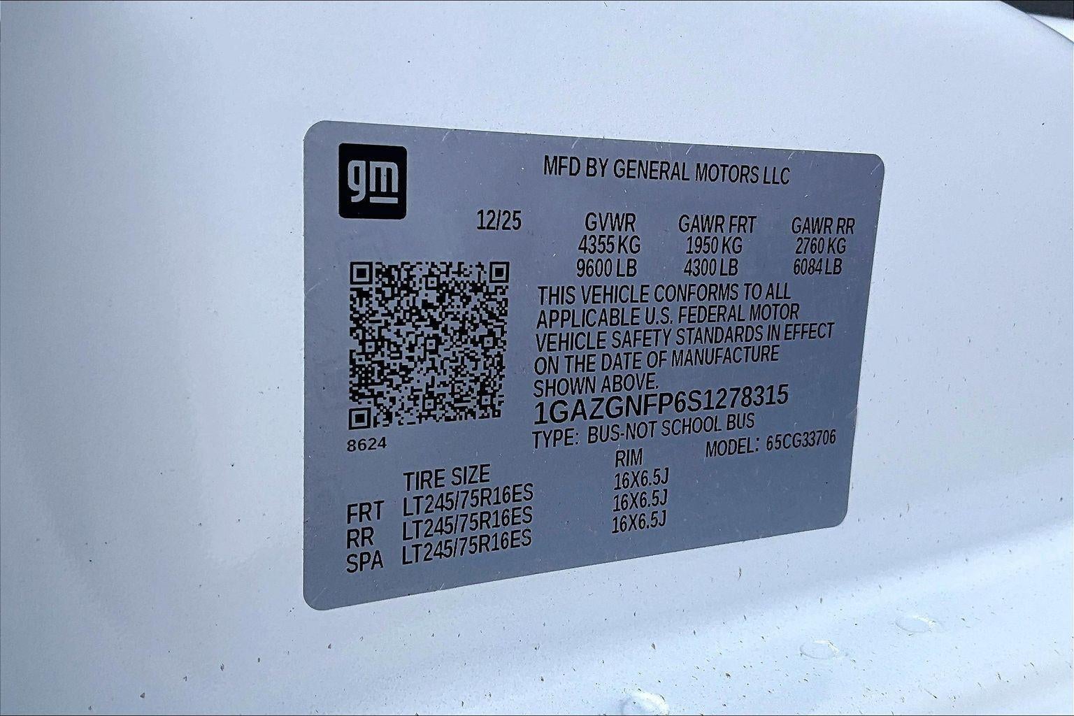 2025 Chevrolet Express Passenger 1LS