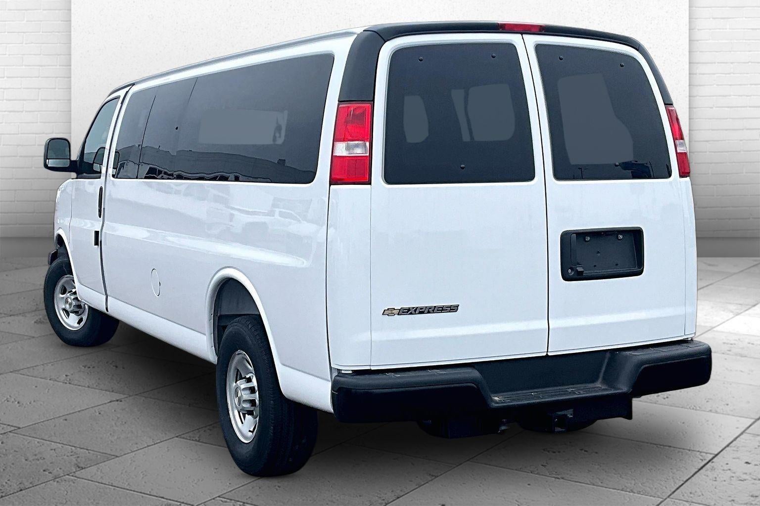 2025 Chevrolet Express Passenger 1LS