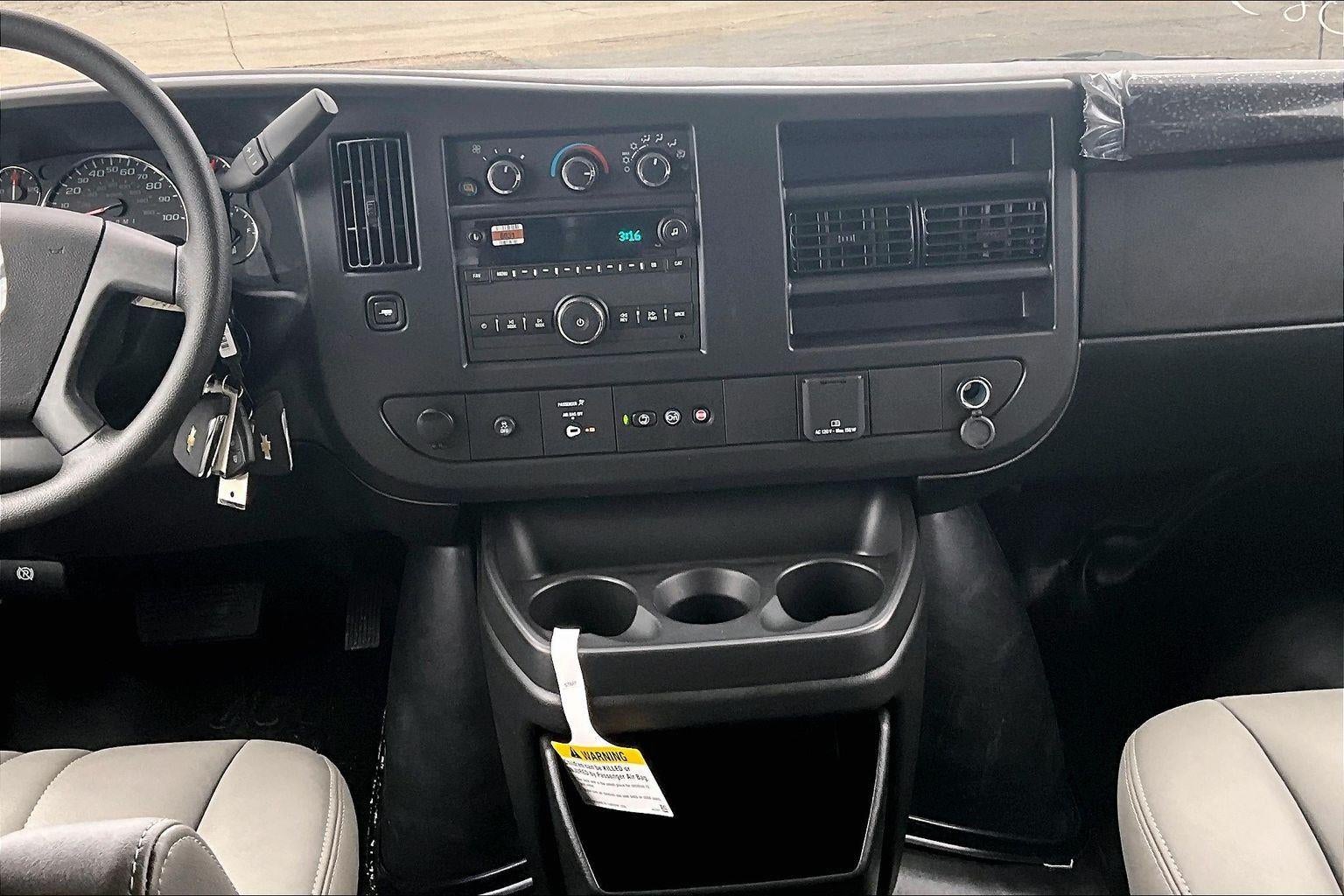 2025 Chevrolet Express Passenger 1LS